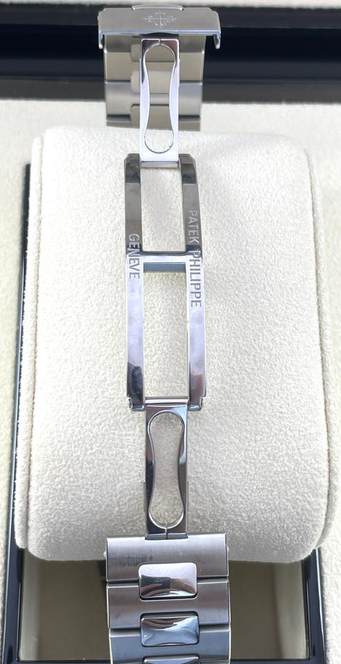 Patek Philippe Nautilus 5711/1A-010 Full Set Unpolished Blue Dial