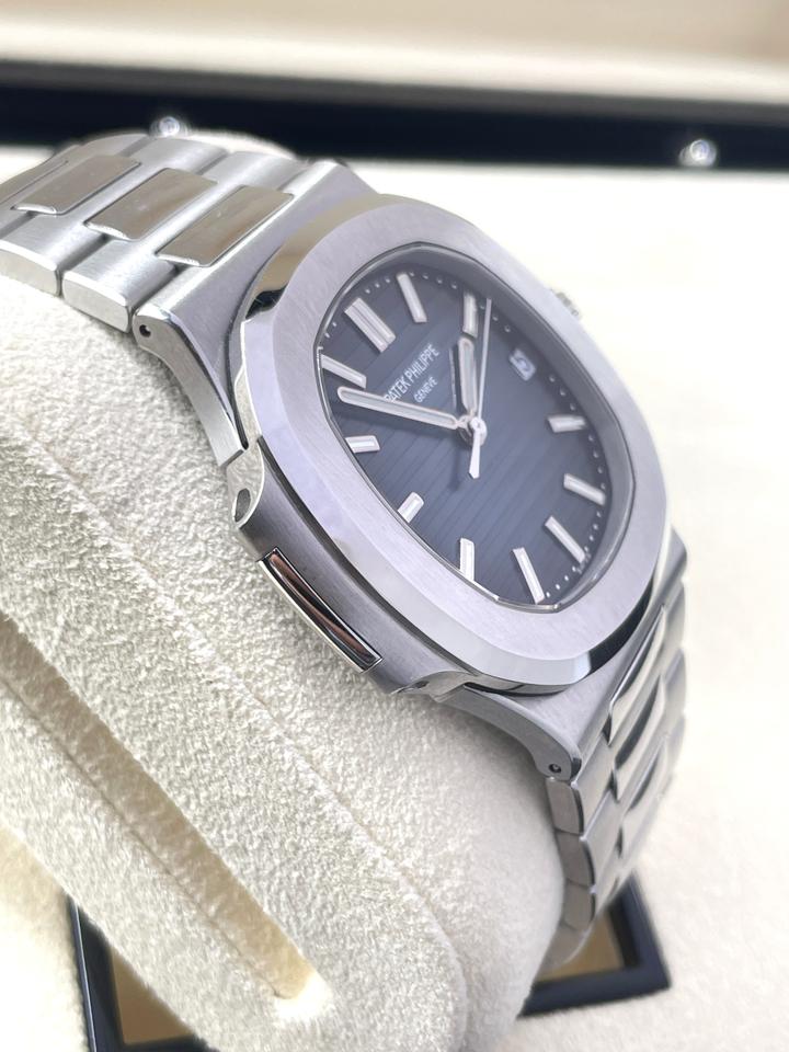 Patek Philippe Nautilus 5711/1A-010 Full Set Unpolished Blue Dial