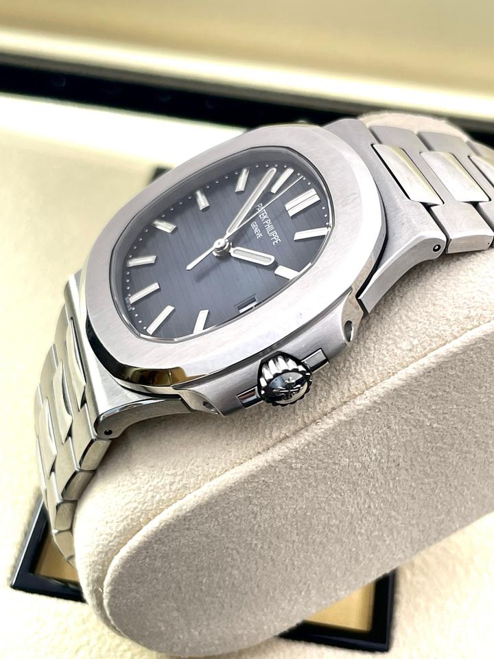 Patek Philippe Nautilus 5711/1A-010 Full Set Unpolished Blue Dial