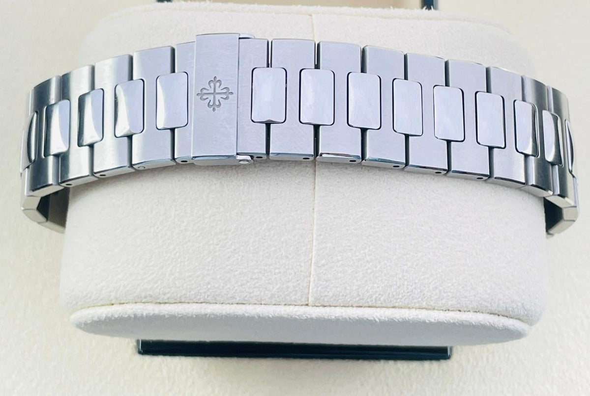 Patek Philippe Nautilus 5711/1A-010 Full Set Unpolished Blue Dial