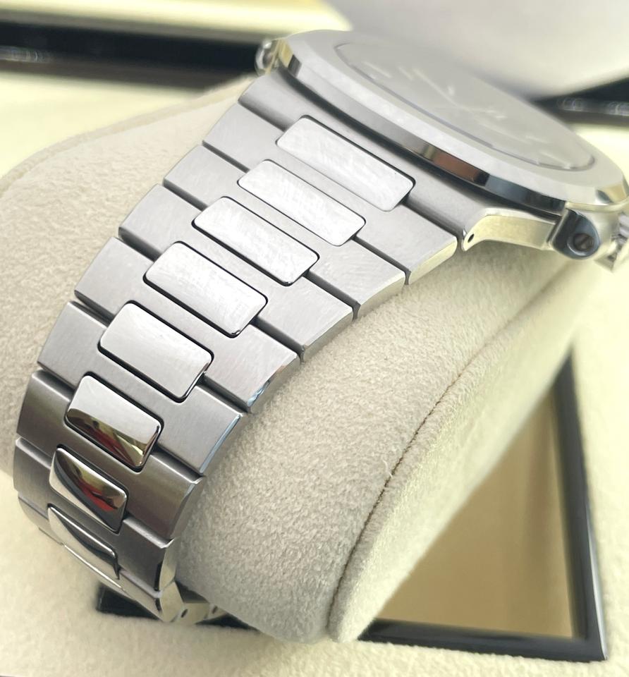 Patek Philippe Nautilus 5711/1A-010 Full Set Unpolished Blue Dial