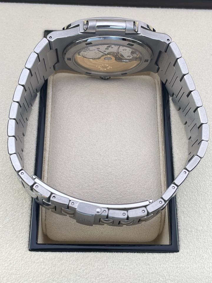Patek Philippe Nautilus 5711/1A-010 Full Set Unpolished Blue Dial