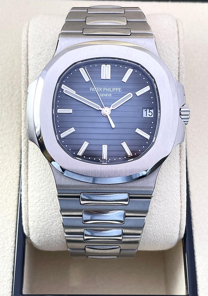 Patek Philippe Nautilus 5711/1A-010 Full Set Unpolished Blue Dial