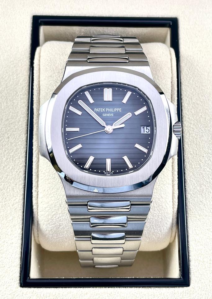 Patek Philippe Nautilus 5711/1A-010 Full Set Unpolished Blue Dial