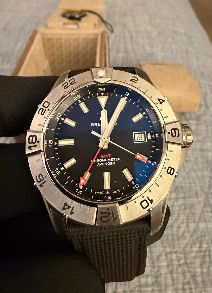 Breitling Avenger Automatic GMT 44