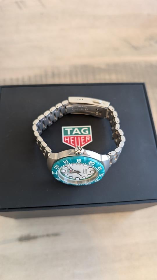 TAG Heuer Formula 1 Solargraph WBY1113.BA0042 Green Bezel Limited Edition